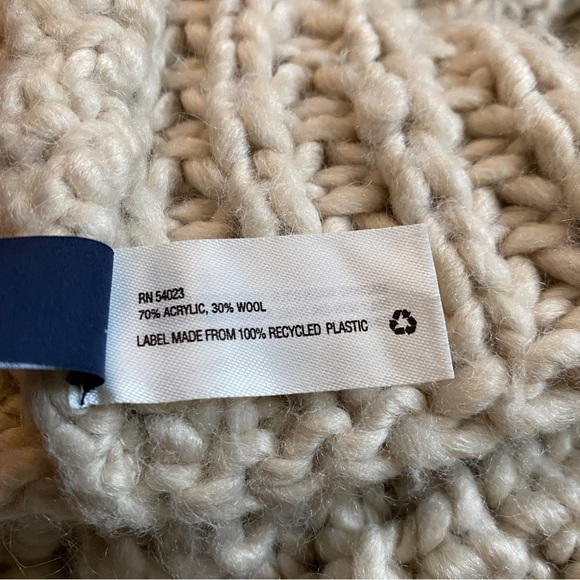 Gap Chunky Infinity Scarf - Picture 6 of 6